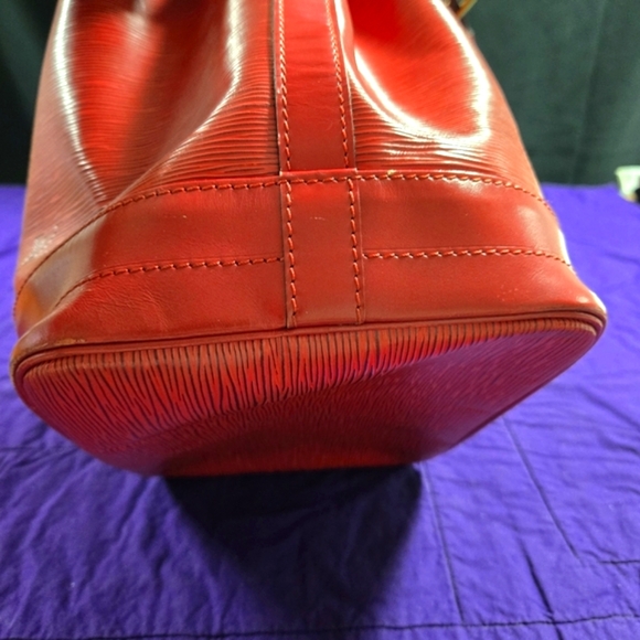 EUC LOUIS VUITTON NOE RED EPI SHOULDER BAG Date code AR0944 - Picture 11 of 12